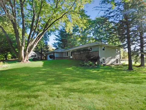Exterior - 12544 Chuckanut Dr, Roscoe, IL 61073 photo 2 of 12