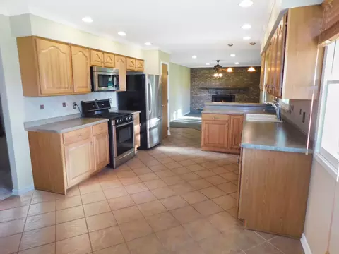 Kitchen - 12544 Chuckanut Dr, Roscoe, IL 61073 photo 2 of 9