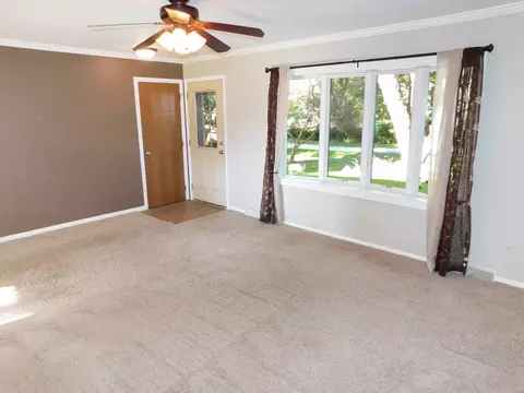 Living - 12544 Chuckanut Dr, Roscoe, IL 61073 photo 2 of 8