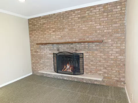 Living - 12544 Chuckanut Dr, Roscoe, IL 61073 photo 6 of 8
