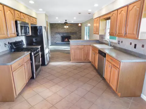 Kitchen - 12544 Chuckanut Dr, Roscoe, IL 61073 photo 3 of 9