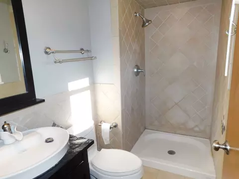 Bath - 12544 Chuckanut Dr, Roscoe, IL 61073 photo 3 of 3