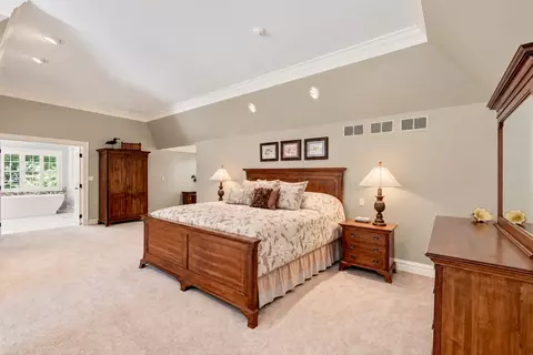 Bedroom - 137 Circle Ridge Dr, Burr Ridge, IL 60527 photo 3 of 8