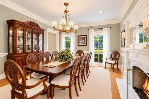 Dining - 137 Circle Ridge Dr, Burr Ridge, IL 60527 photo 2 of 3
