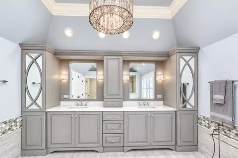 Bath - 137 Circle Ridge Dr, Burr Ridge, IL 60527 photo 3 of 8