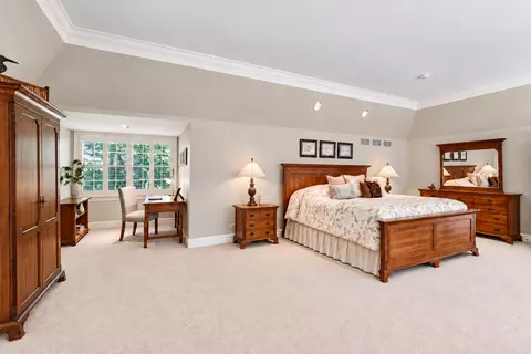 Bedroom - 137 Circle Ridge Dr, Burr Ridge, IL 60527 photo 4 of 8