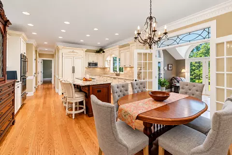 Dining - 137 Circle Ridge Dr, Burr Ridge, IL 60527 photo 3 of 3