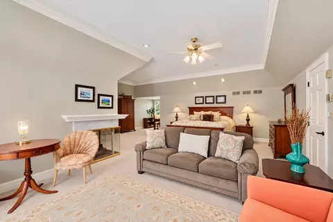 Bedroom - 137 Circle Ridge Dr, Burr Ridge, IL 60527 photo 2 of 8