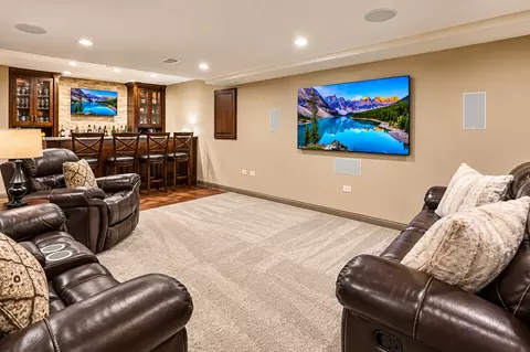 Living - 137 Circle Ridge Dr, Burr Ridge, IL 60527 photo 6 of 7