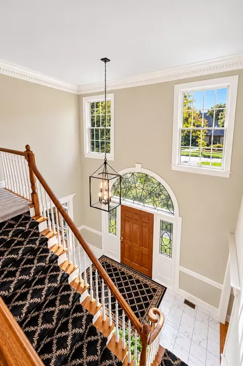 Entry Way - 137 Circle Ridge Dr, Burr Ridge, IL 60527 photo 3 of 3