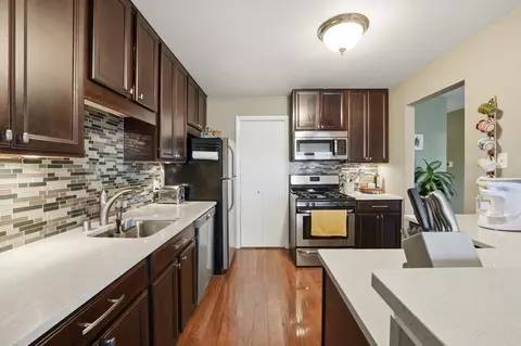 Kitchen - 1134 Hawthorne Ct #B2, Wheeling, IL 60090 photo 3 of 3