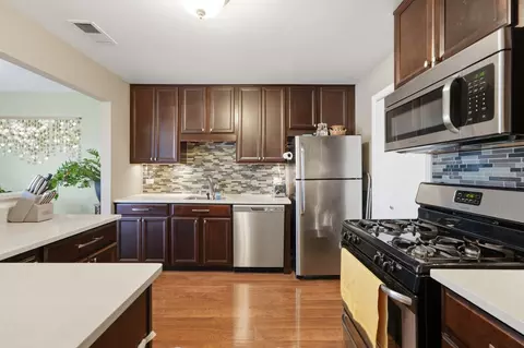 Kitchen - 1134 Hawthorne Ct #B2, Wheeling, IL 60090 photo 2 of 3