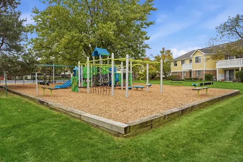 Exterior - 1134 Hawthorne Ct #B2, Wheeling, IL 60090 photo 6 of 7
