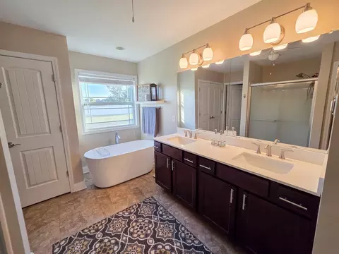 Bath - 1415 Indian Trl, Kankakee, IL 60901 photo 4 of 6
