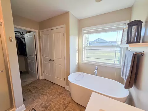 Bath - 1415 Indian Trl, Kankakee, IL 60901 photo 6 of 6