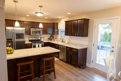 Kitchen - 1415 Indian Trl, Kankakee, IL 60901 photo 4 of 4