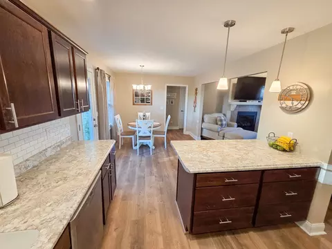Kitchen - 1415 Indian Trl, Kankakee, IL 60901 photo 3 of 4