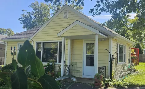 203 Golfview Dr, Round Lake Beach, IL 60073