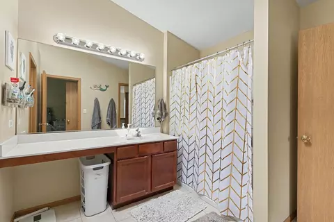 Bath - 2404 Cactus Ct #4, Plainfield, IL 60586 photo 2 of 2