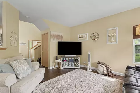 Living - 2404 Cactus Ct #4, Plainfield, IL 60586 photo 2 of 3