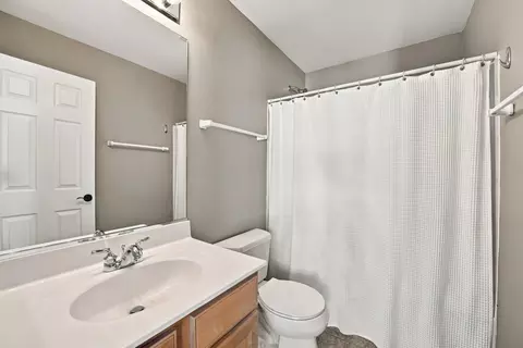 Bath - 14518 Samuel Adams Dr, Plainfield, IL 60544 photo 2 of 3