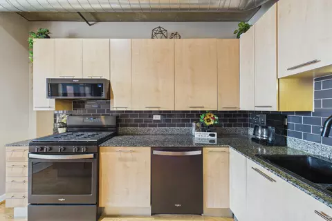 Kitchen - 111 S Morgan St #501, Chicago, IL 60607 photo 5 of 5