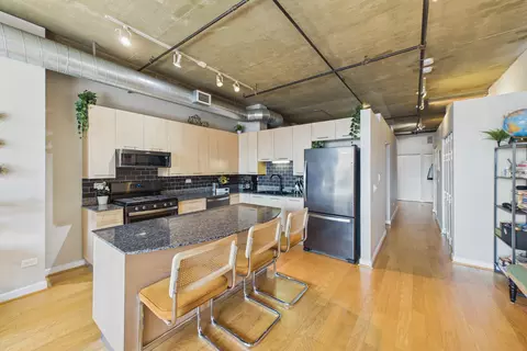 Kitchen - 111 S Morgan St #501, Chicago, IL 60607 photo 3 of 5
