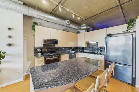 Kitchen - 111 S Morgan St #501, Chicago, IL 60607 photo 4 of 5