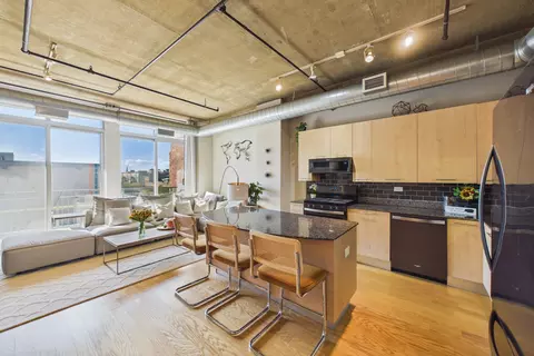 Kitchen - 111 S Morgan St #501, Chicago, IL 60607 photo 2 of 5
