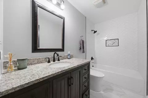 Bath - 2555 Cobblestone Ct, Morris, IL 60450 photo 3 of 4