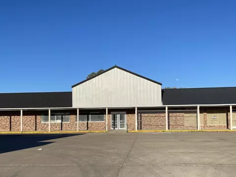 1105 E Randolph St, Mcleansboro, IL 62859