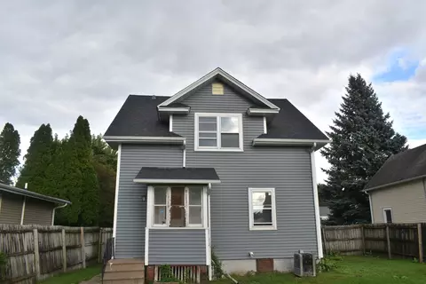 Exterior - 1841 2nd St, Moline, IL 61265 photo 3 of 4