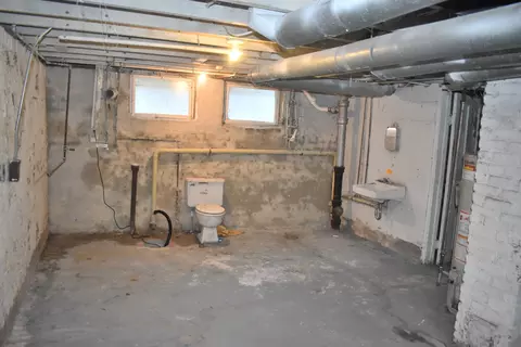 Bath - 1841 2nd St, Moline, IL 61265 photo 2 of 2