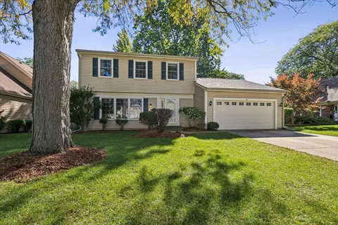5 Malvern Ln, Vernon Hills, IL 60061