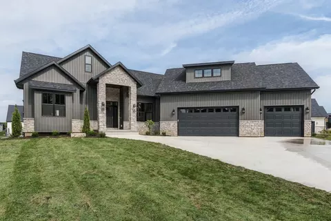 237 Mason Dr, Riverdale, IA 52722