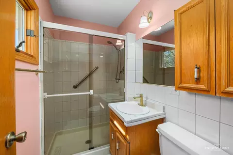 Bath - 160 Forest Park Ln, Hoffman Estates, IL 60169 photo 2 of 2