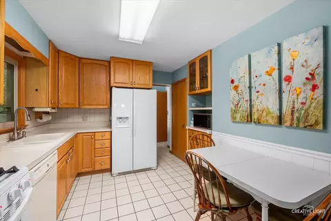 Kitchen - 160 Forest Park Ln, Hoffman Estates, IL 60169 photo 1 of 2