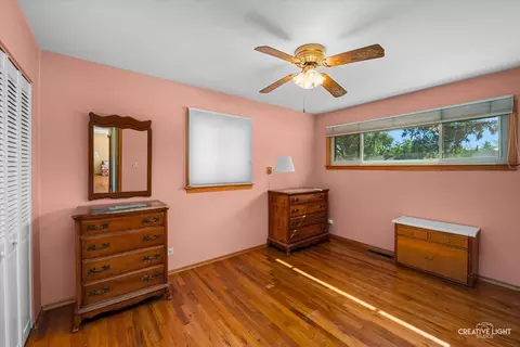 Bedroom - 160 Forest Park Ln, Hoffman Estates, IL 60169 photo 2 of 3