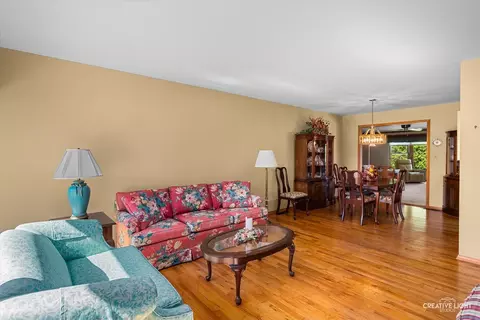 Living - 160 Forest Park Ln, Hoffman Estates, IL 60169 photo 1 of 5