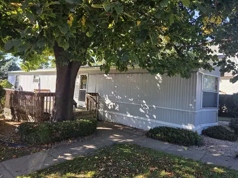 112 S Main St, Payson, IL 62360 photo 2