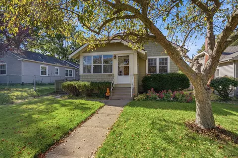 2910 Arlington Ave, Davenport, IA 52803