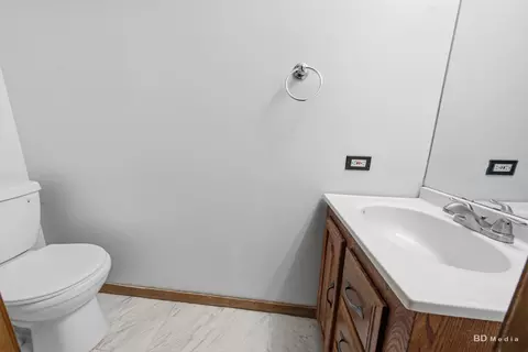 Bath - 735 Bradley Ave, Matteson, IL 60443 photo 2 of 2
