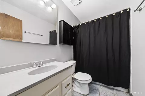 Bath - 735 Bradley Ave, Matteson, IL 60443 photo 1 of 2