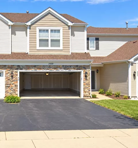 1939 Cobblestone Dr #0, Carpentersville, IL 60110