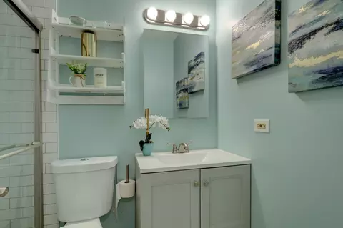 Bath - 6405 Plainview Rd, Gurnee, IL 60031 photo 2 of 4