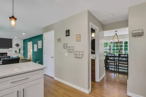 Entry Way - 6405 Plainview Rd, Gurnee, IL 60031 photo 2 of 3