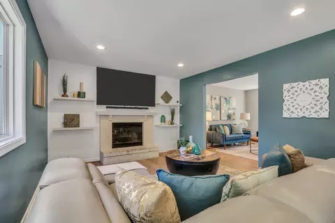 Living - 6405 Plainview Rd, Gurnee, IL 60031 photo 4 of 6