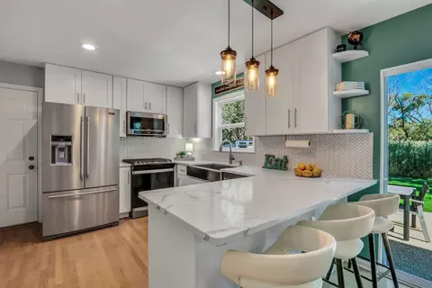 Kitchen - 6405 Plainview Rd, Gurnee, IL 60031 photo 1 of 4