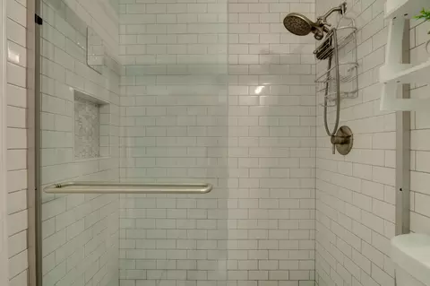Bath - 6405 Plainview Rd, Gurnee, IL 60031 photo 3 of 4