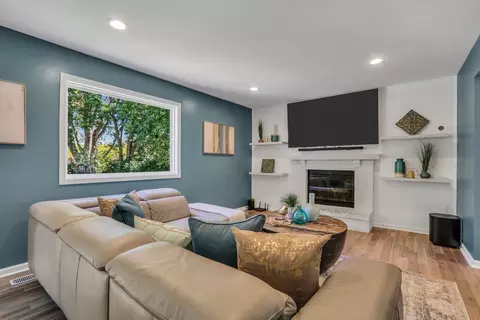 Living - 6405 Plainview Rd, Gurnee, IL 60031 photo 3 of 6